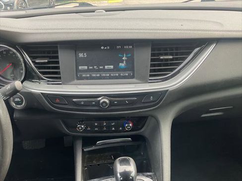 Used 2018 Buick Regal Preferred image 32