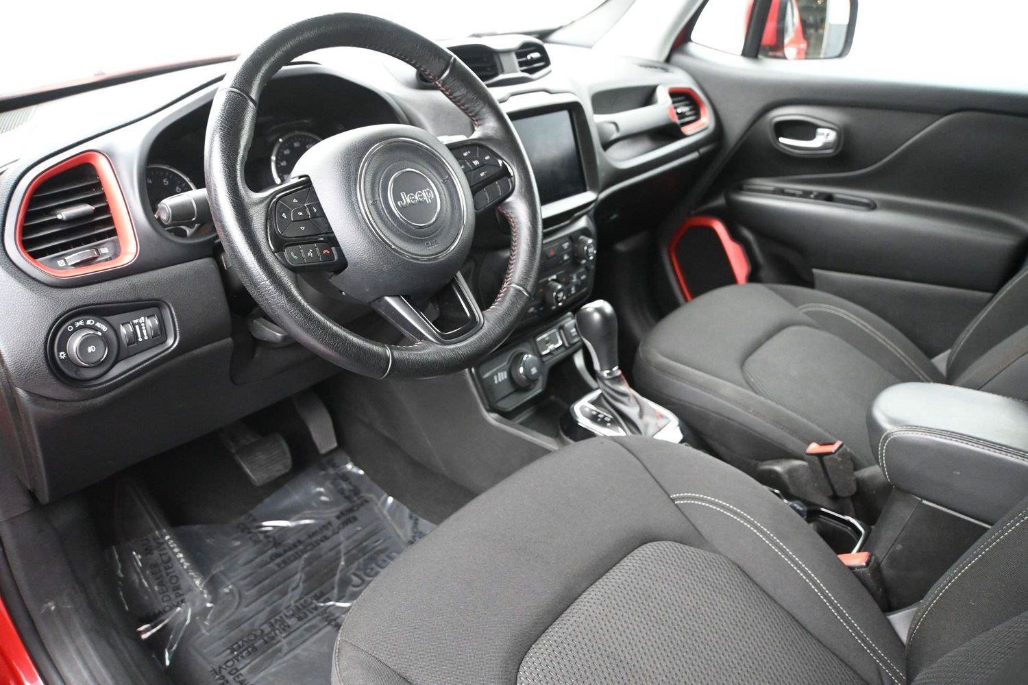 Used 2022 Jeep Renegade Latitude w/ Convenience Group AWD/4WD image 2