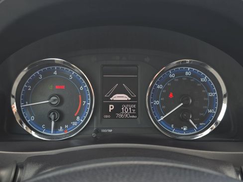 Used 2018 Toyota Corolla LE FWD image 18