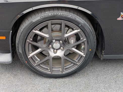 Used 2016 Dodge Challenger R/T Scat Pack w/ Leather Interior Group image 9