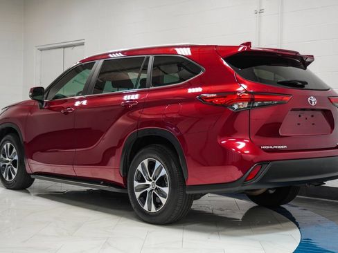 Used 2023 Toyota Highlander XLE image 34