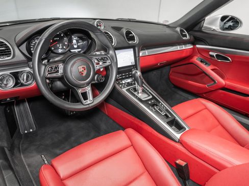 Used 2024 Porsche 718 Boxster GTS RWD image 17