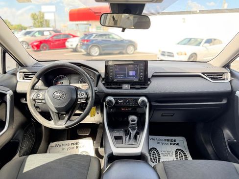Used 2021 Toyota RAV4 LE FWD image 22