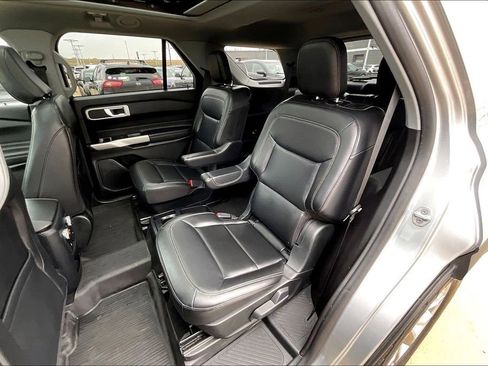 Used 2021 Ford Explorer XLT w/ Equipment Group 202A image 26