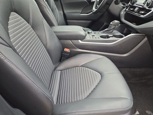 Used 2025 Toyota Highlander XSE AWD/4WD image 24
