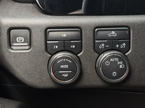 Used 2024 Chevrolet Silverado 2500 LT AWD/4WD image 23