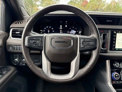 Used 2022 GMC Yukon XL Denali image 14