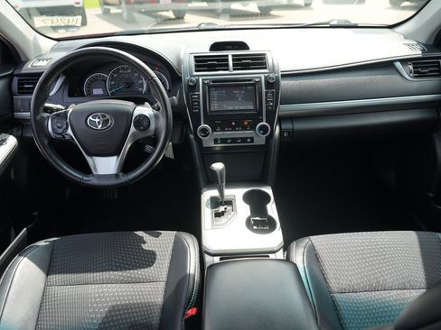 Used 2014 Toyota Camry SE FWD image 25