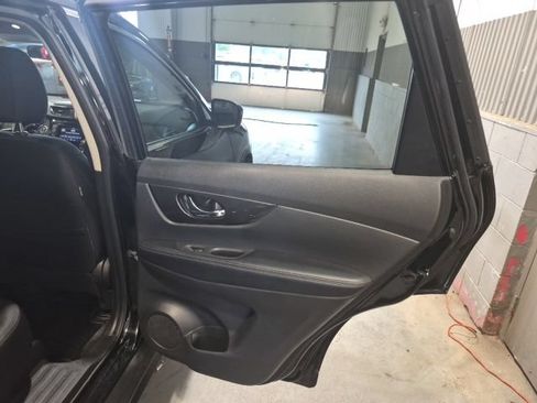 Used 2020 Nissan Rogue SV AWD/4WD image 22