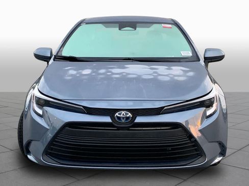 Used 2025 Toyota Corolla LE FWD image 4