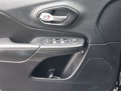 Used 2016 Jeep Cherokee Limited image 22