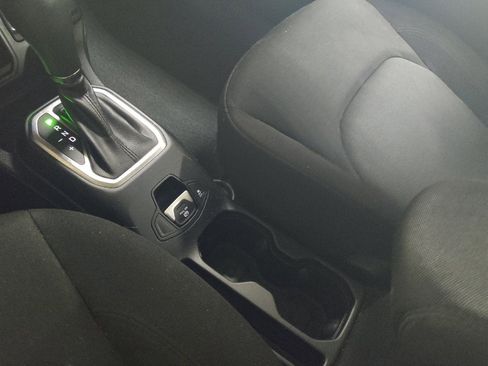 Used 2020 Jeep Renegade Sport image 26