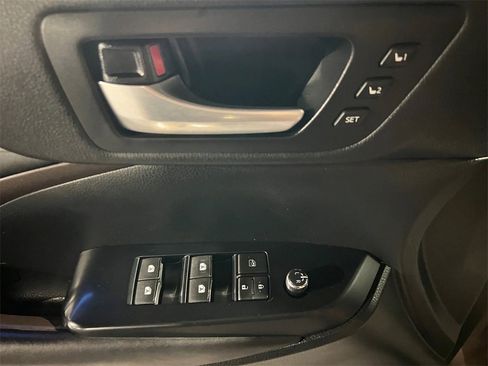 Used 2017 Toyota Highlander Limited image 24