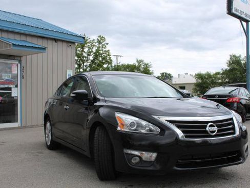 Used 2014 Nissan Altima 2.5 SV w/ Convenience Package FWD image 2
