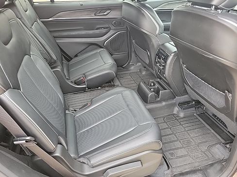Used 2023 Jeep Grand Cherokee L Overland w/ Luxury Tech Group IV AWD/4WD image 12