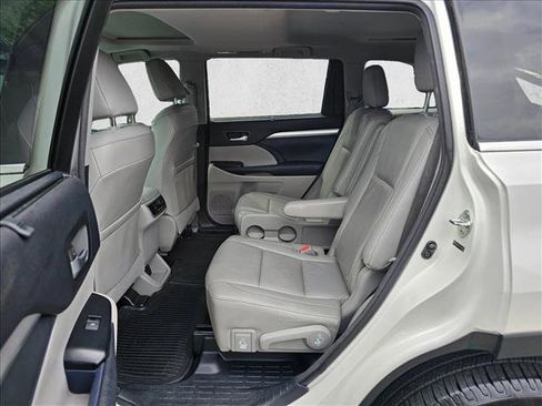 Used 2014 Toyota Highlander XLE AWD/4WD image 15