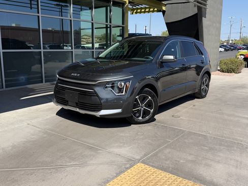 Used 2025 Kia Niro EX FWD image 2