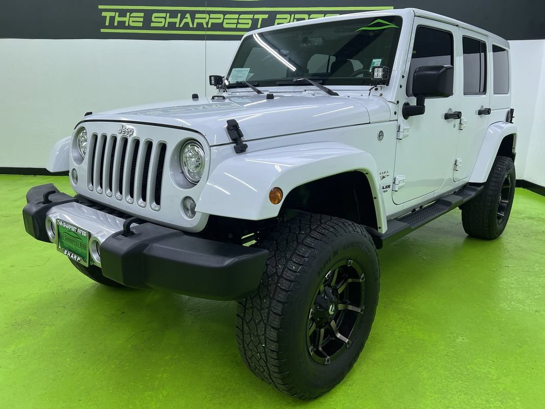 Used 2017 Jeep Wrangler Unlimited Sahara w/ Connectivity Group AWD/4WD image 5