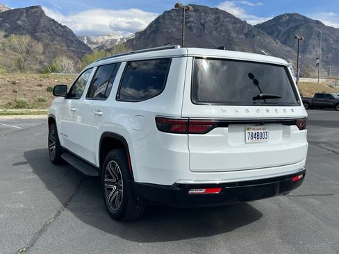 Used 2025 Jeep Wagoneer 4WD image 9