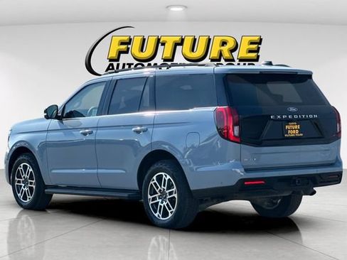 Used 2025 Ford Expedition Active AWD/4WD image 5