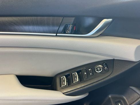 Used 2020 Honda Accord EX image 12