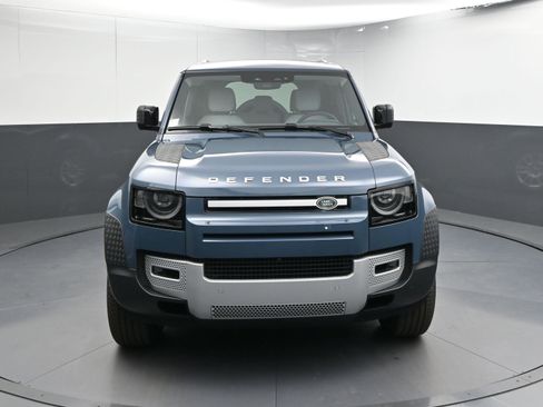 Used 2025 Land Rover Defender 110 S image 25