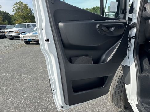 Used 2025 Mercedes-Benz Sprinter 2500 image 18