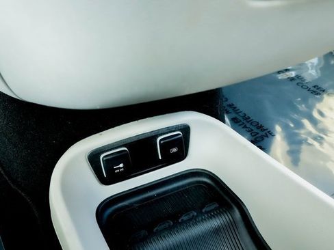 Used 2020 Chrysler Pacifica Limited w/ Tire & Wheel Group image 72