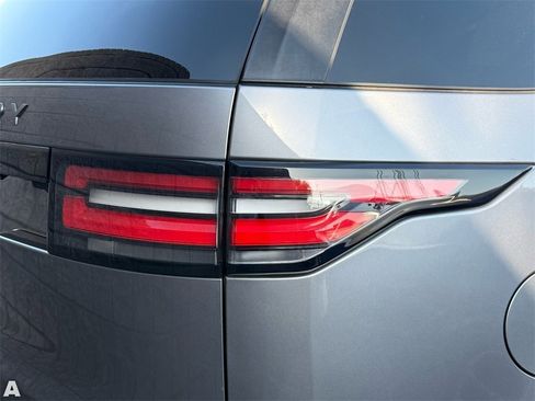 Used 2020 Land Rover Discovery HSE image 11