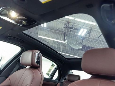 Used 2025 BMW i7 xDrive60 w/ Executive Package image 19