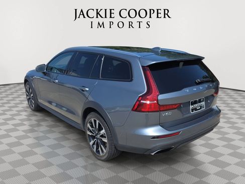 Used 2020 Volvo V60 T5 Cross Country AWD/4WD image 7