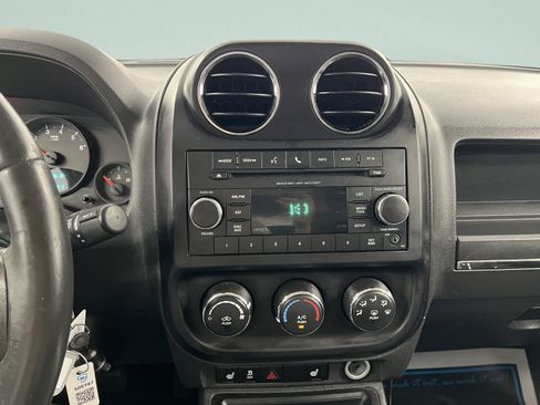 Used 2013 Jeep Patriot Latitude FWD image 17