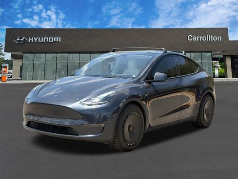 Used 2024 Tesla Model Y Long Range AWD/4WD image 1
