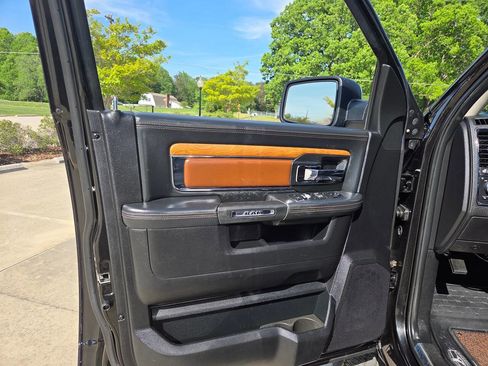 Used 2017 RAM 2500 Longhorn image 15