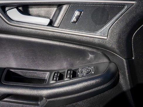 Used 2023 Ford Edge SEL image 19