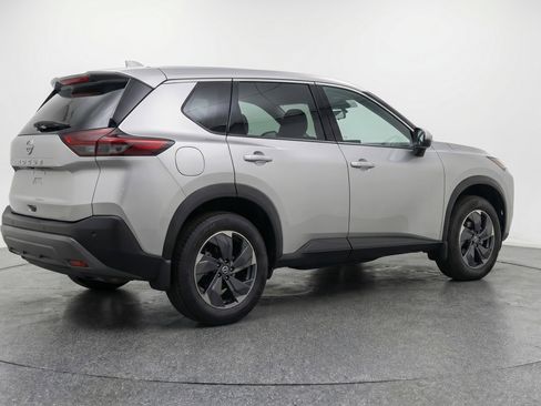 Used 2025 Nissan Rogue SV image 9