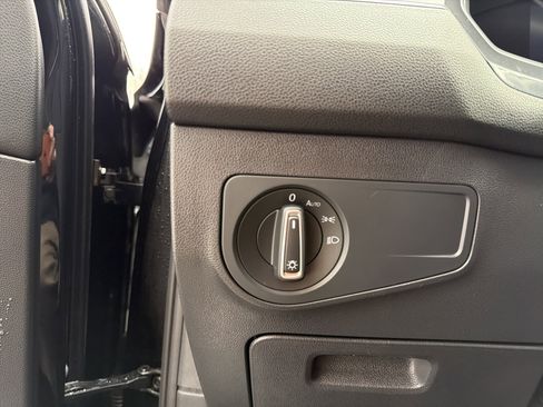 Used 2023 Volkswagen Tiguan SE R-Line image 12