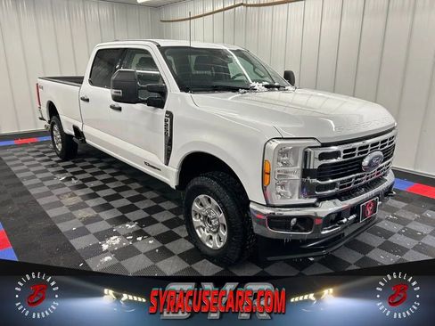 Used 2023 Ford F250 XLT image 1
