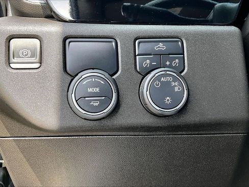 Certified 2025 Chevrolet Silverado 1500 LT RWD image 36