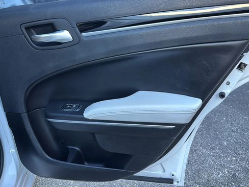 Used 2018 Chrysler 300 S image 28