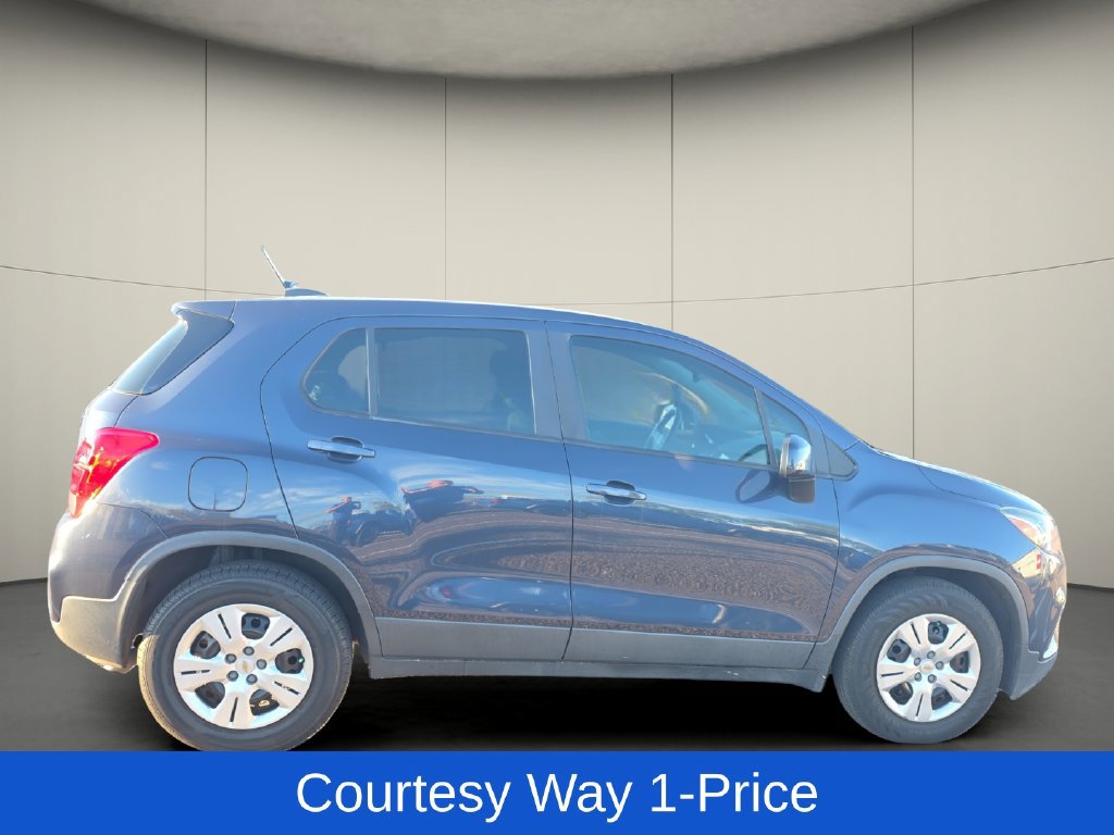 Used 2018 Chevrolet Trax LS w/ LPO, Cargo Package FWD image 9