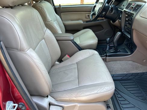 Used 2000 Toyota 4Runner SR5 w/ Upgrade Value Pkg 2 AWD/4WD image 32