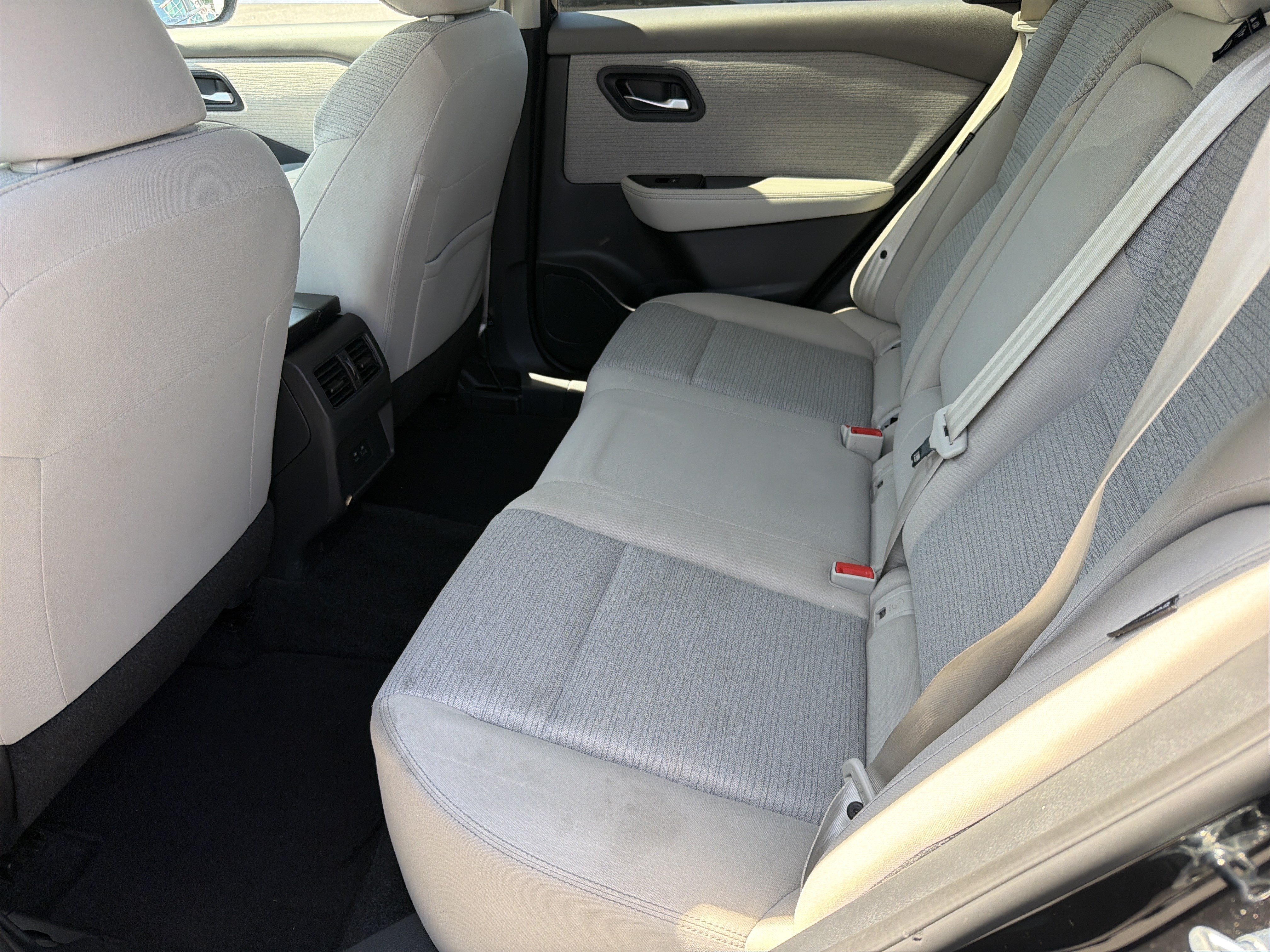 Used 2023 Nissan Rogue SV FWD image 31