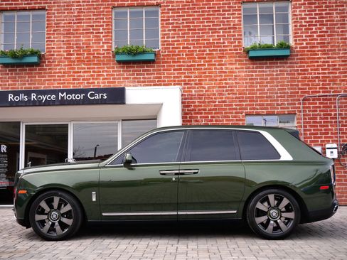 Used 2023 Rolls-Royce Cullinan w/ Cullinan Package image 3