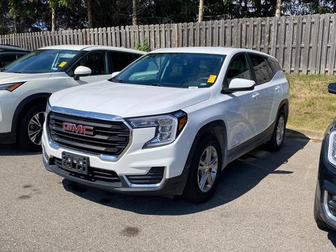 Used 2024 GMC Terrain SLE FWD image 8