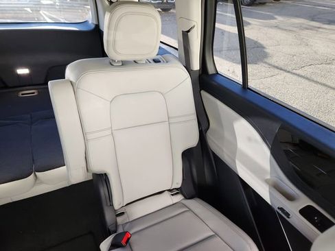 New 2026 Lincoln Aviator AWD w/ Jet Appearance Package image 13