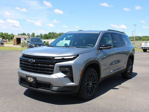 New 2026 Chevrolet Traverse LT w/ Midnight/Sport Edition FWD image 4