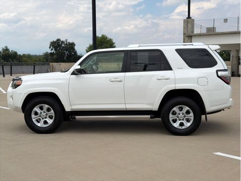 Used 2016 Toyota 4Runner SR5 AWD/4WD image 4