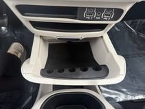 Used 2024 Chrysler Pacifica Touring-L FWD image 34