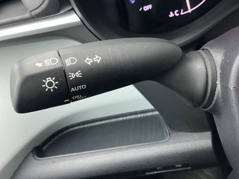 Used 2025 Toyota Sienna LE image 24